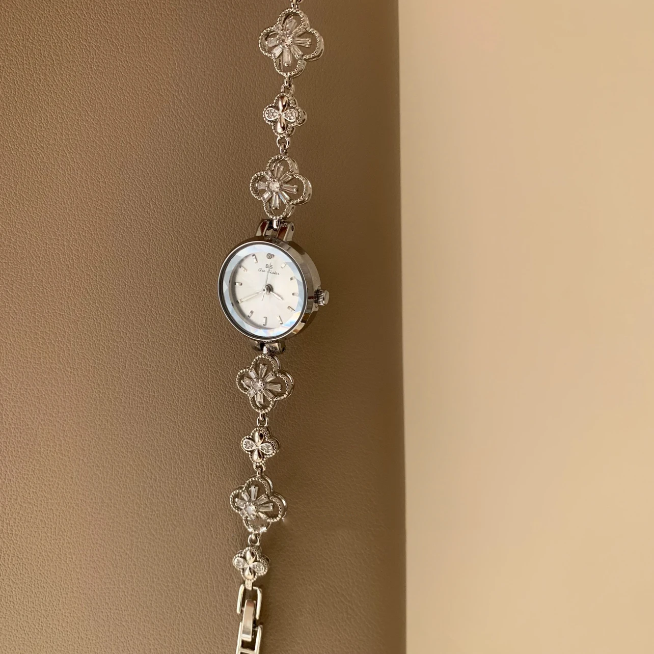 Luxury Women's Watches Elegant Fashion Clover Diamond Skeleton Bracelet Wristwatch Temperament Small Dial Quartz Ladies Watch