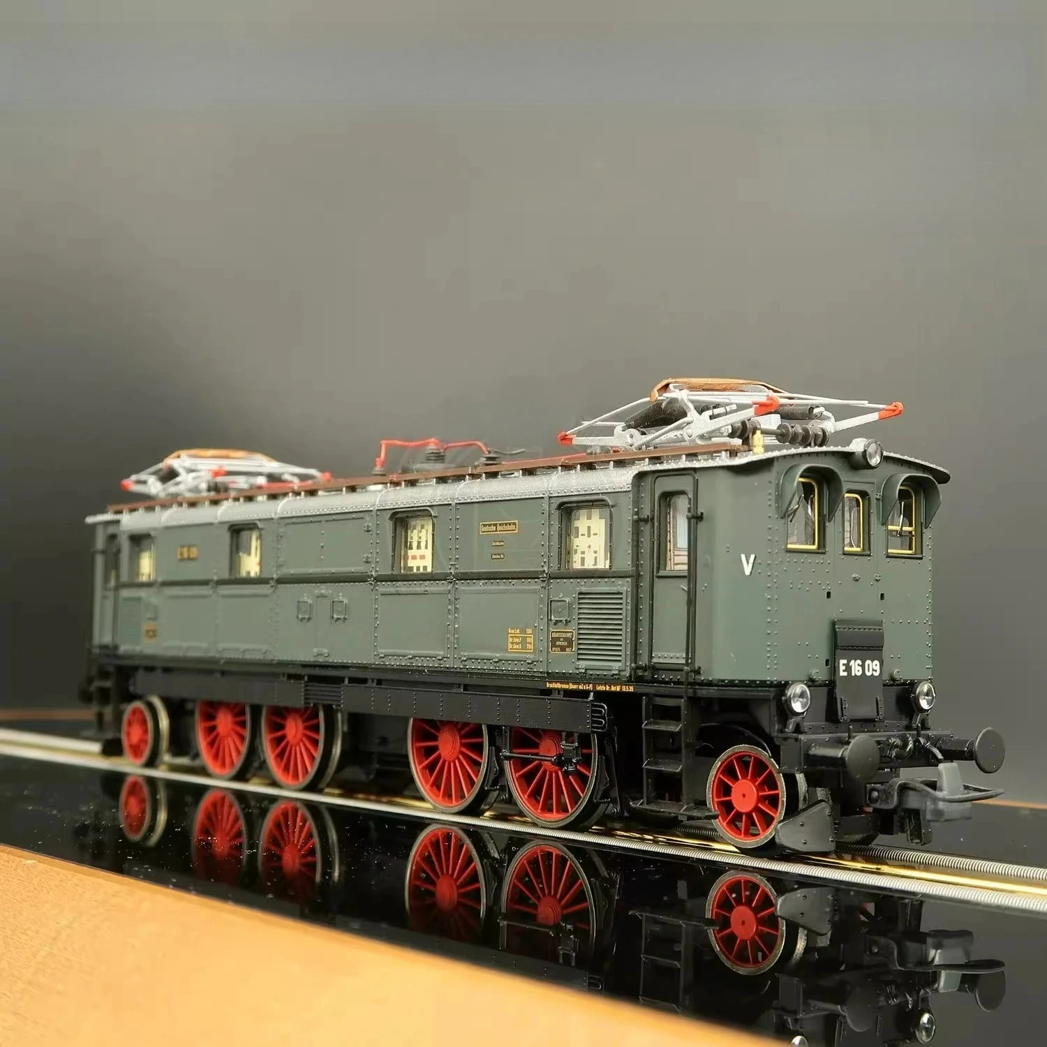 

Модель поезда ROCO HO Type 1/87, электровоз E16 7500142/7510142 с аналоговыми/цифровыми звуковыми эффектами, игрушка-подарок для мальчиков