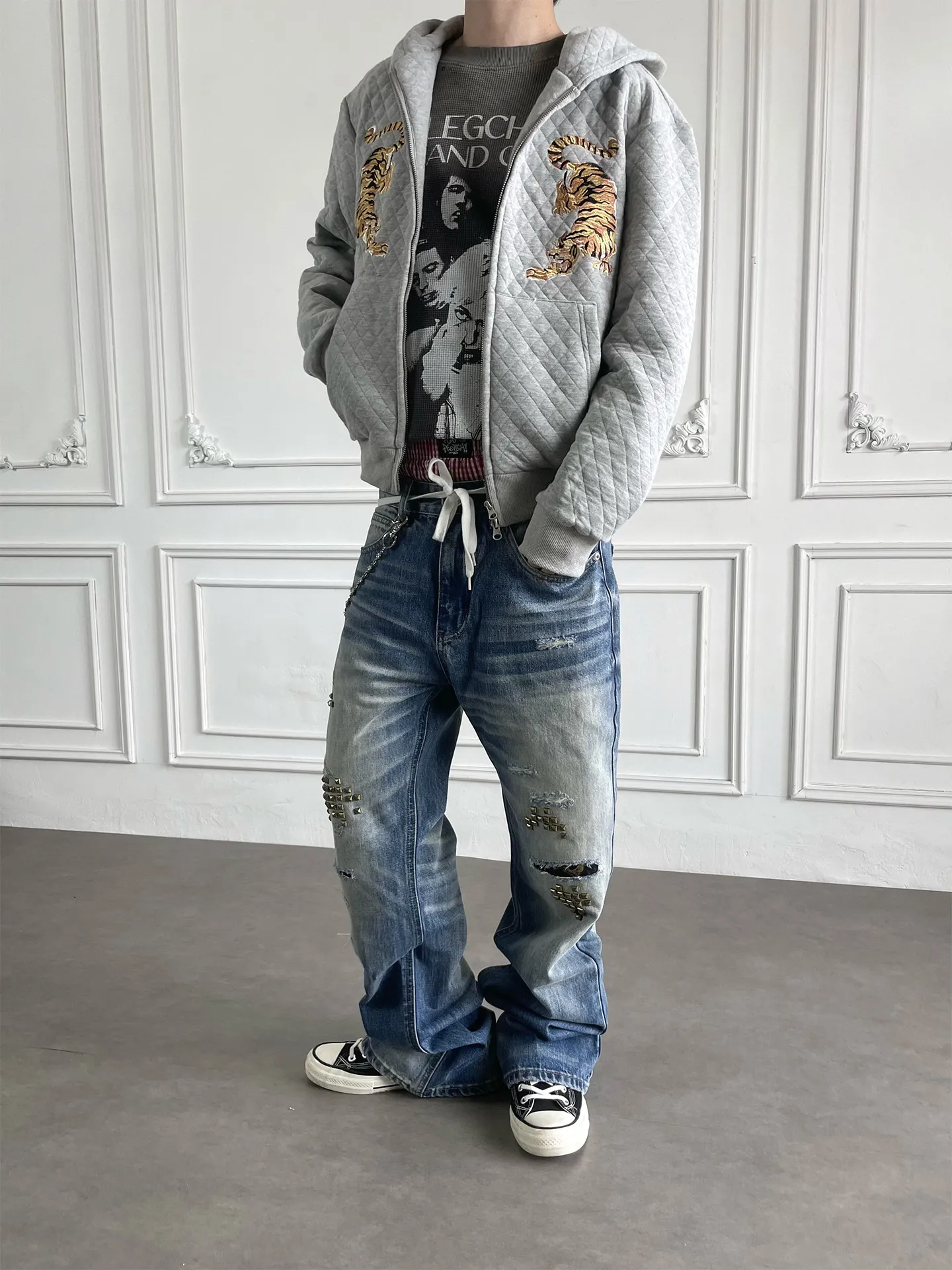 Retro American Washed Distressed Rivet Patch Light Grey Street Micro Flared A-Line Vintage Jeans Men's Loose Fit mid Waist Zi...