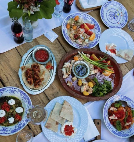 

8-in-1 Deep Face Cleaning Skin Beauty Machine Oxygen Facial Rejuvenating RF Aqua Skin Scrubber for Glowing Skin