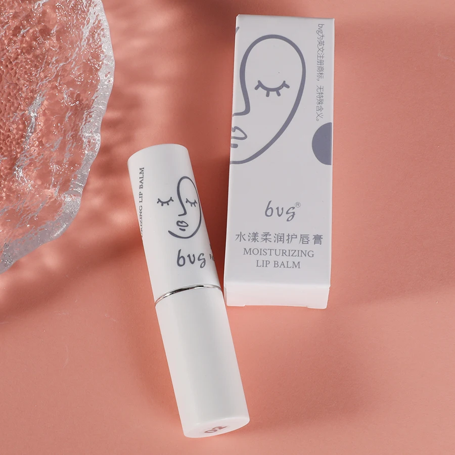 El bálsamo labial hidratante hidrata profundamente tus labios y bloquea la humedad durante mucho tiempo, la elección de una pareja.