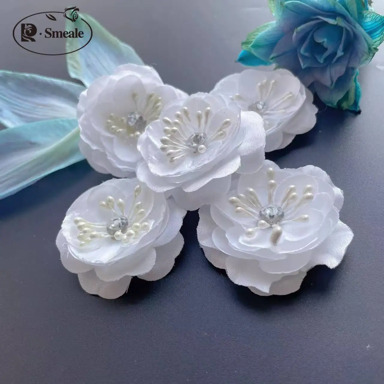 20 Stück/Packung. 3D-Diamant-Federblumen. DIY-Bastelbedarf, weiße handgefertigte Stoffblumen, Haarschmuck-Dekorationen. RS24302 – Detail 6