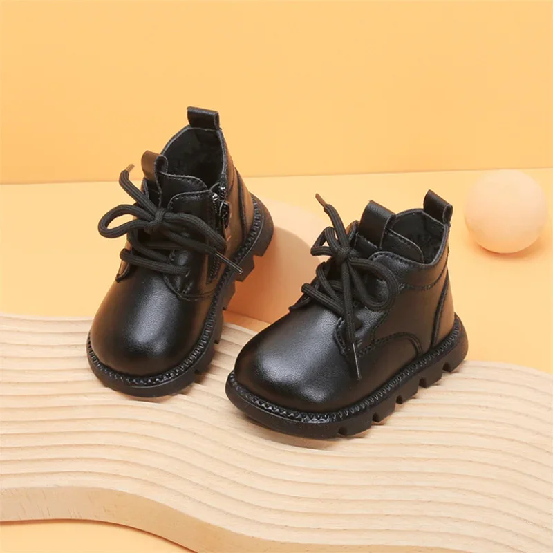 2024 novas botas de bebê outono/inverno para meninos botas de couro crianças tornozelo com pele curta sola macia moda criança crianças botas