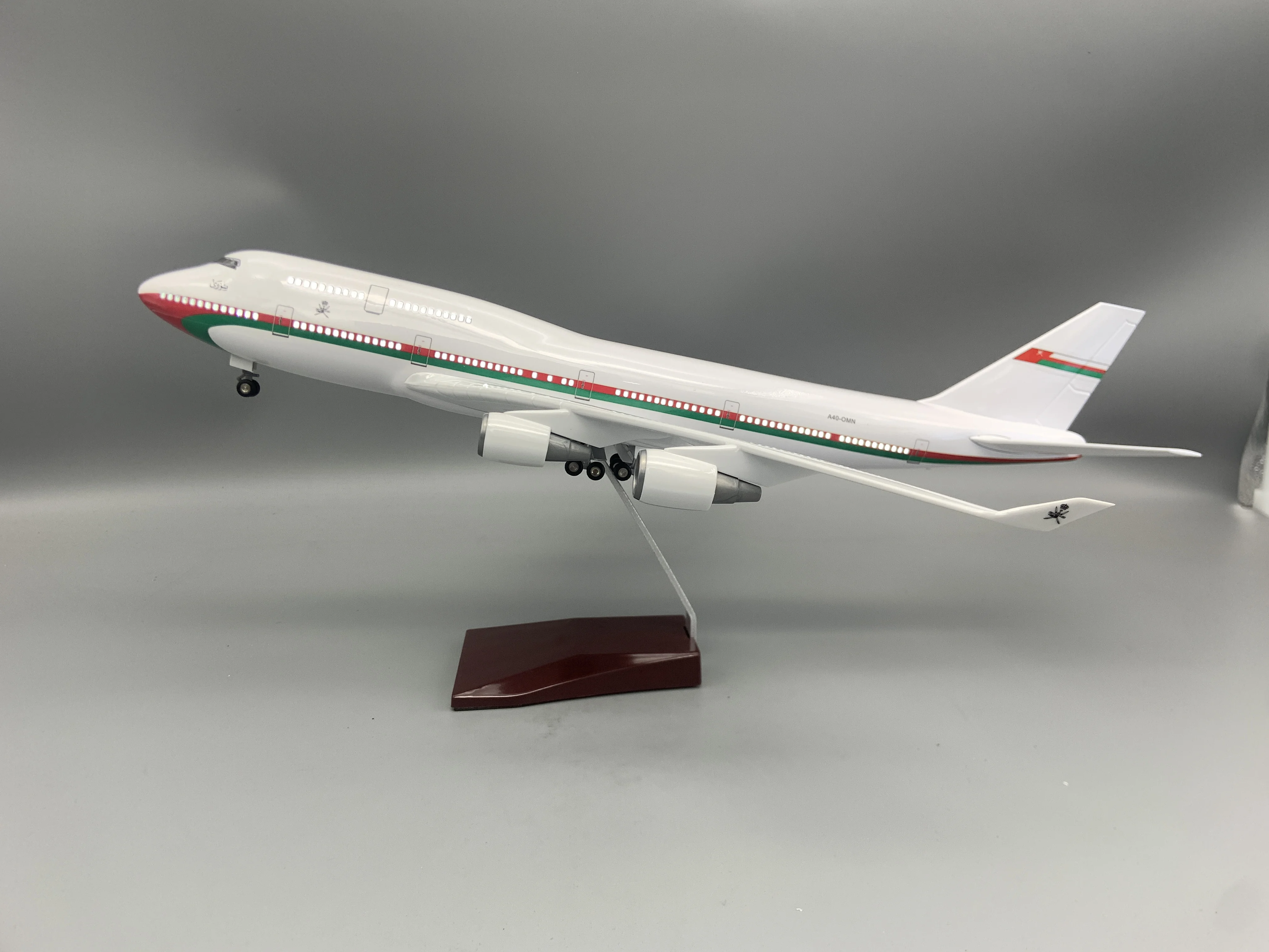 

B747 Oman President Private Airways 47cm Plane Model 1:150 Scale With Light & Wheels Resin Simulation Airbus Room display item