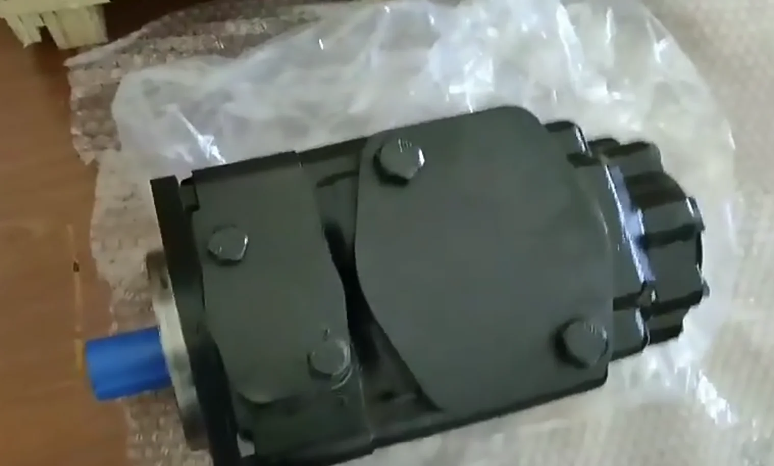 Factory direct supply of Danison T6T7 series double-column pin-type plastic injection-molded mechanical oil pump and blade pump.