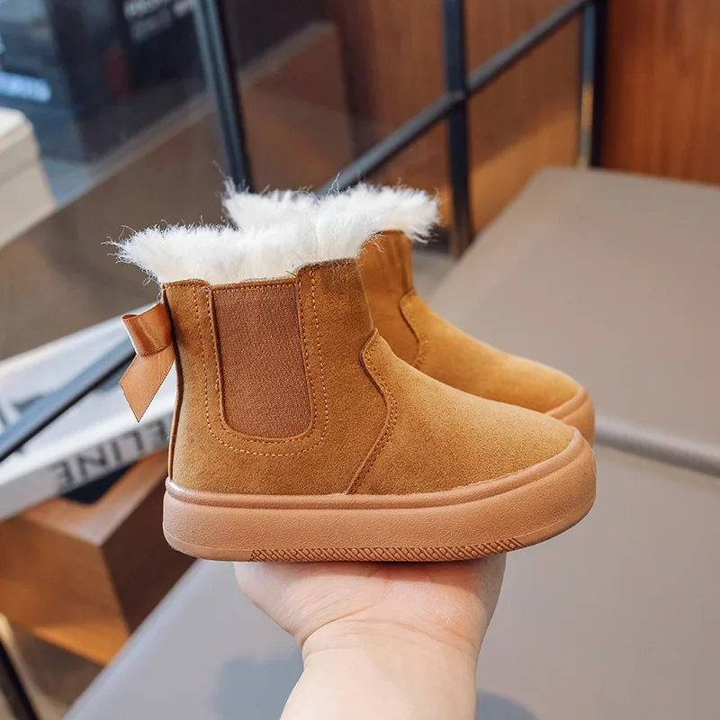 Botas de nieve de invierno para niños, botas de ante de felpa para niñas, botines antideslizantes de fondo plano, zapatos cálidos de algodón con lazo a la moda para bebés 2024