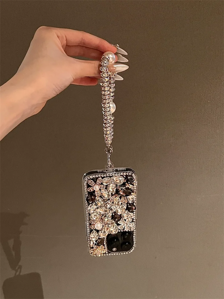 High Quality Luxurious Glitter Phone Case For iPhone 16 15 14 13 12 11 ProMax Diamond Bling For iPhone 16Pro hanging chain Cover