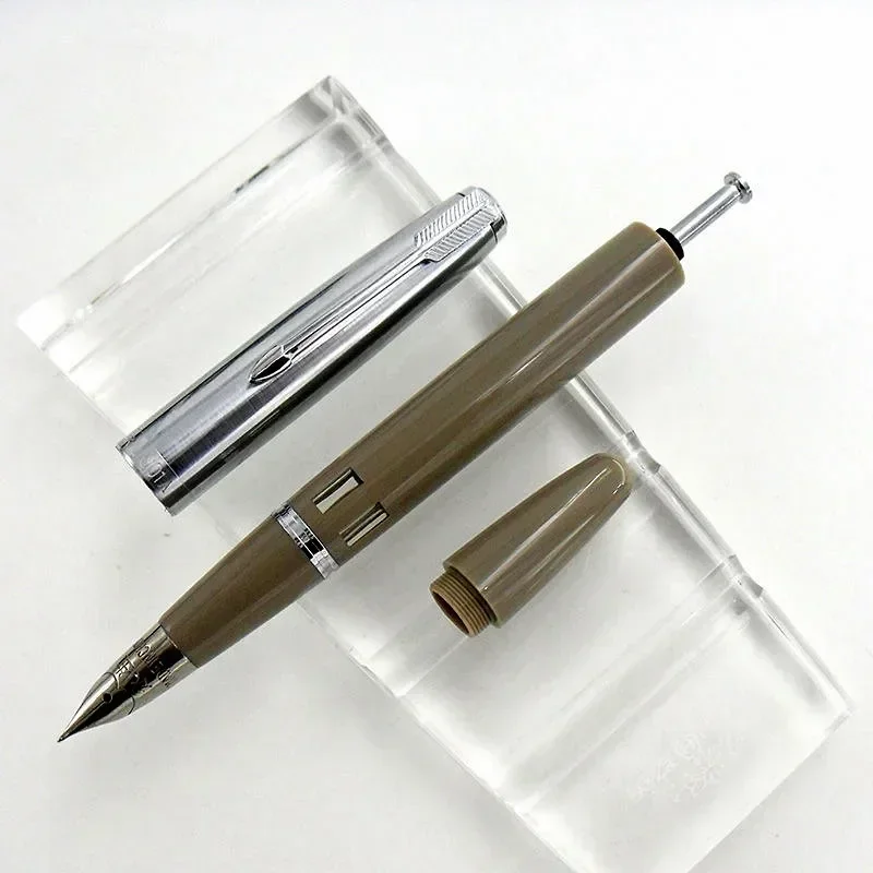 Wingsung 601A أقلام حبر نافورة فراغ ملء الحبر نافذة برميل تصميم السلس الكتابة القرطاسية أزرق رمادي بني أحمر