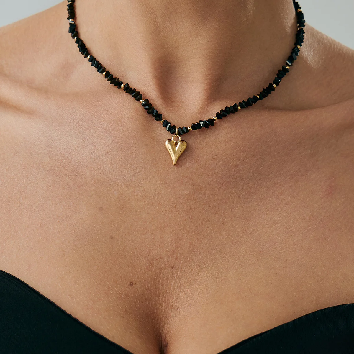 Choker Irregular Crystal Heart Pendant with Durable Rose Gold Adjustable Chain for Women Edgy Everyday Versatile Refined Wear