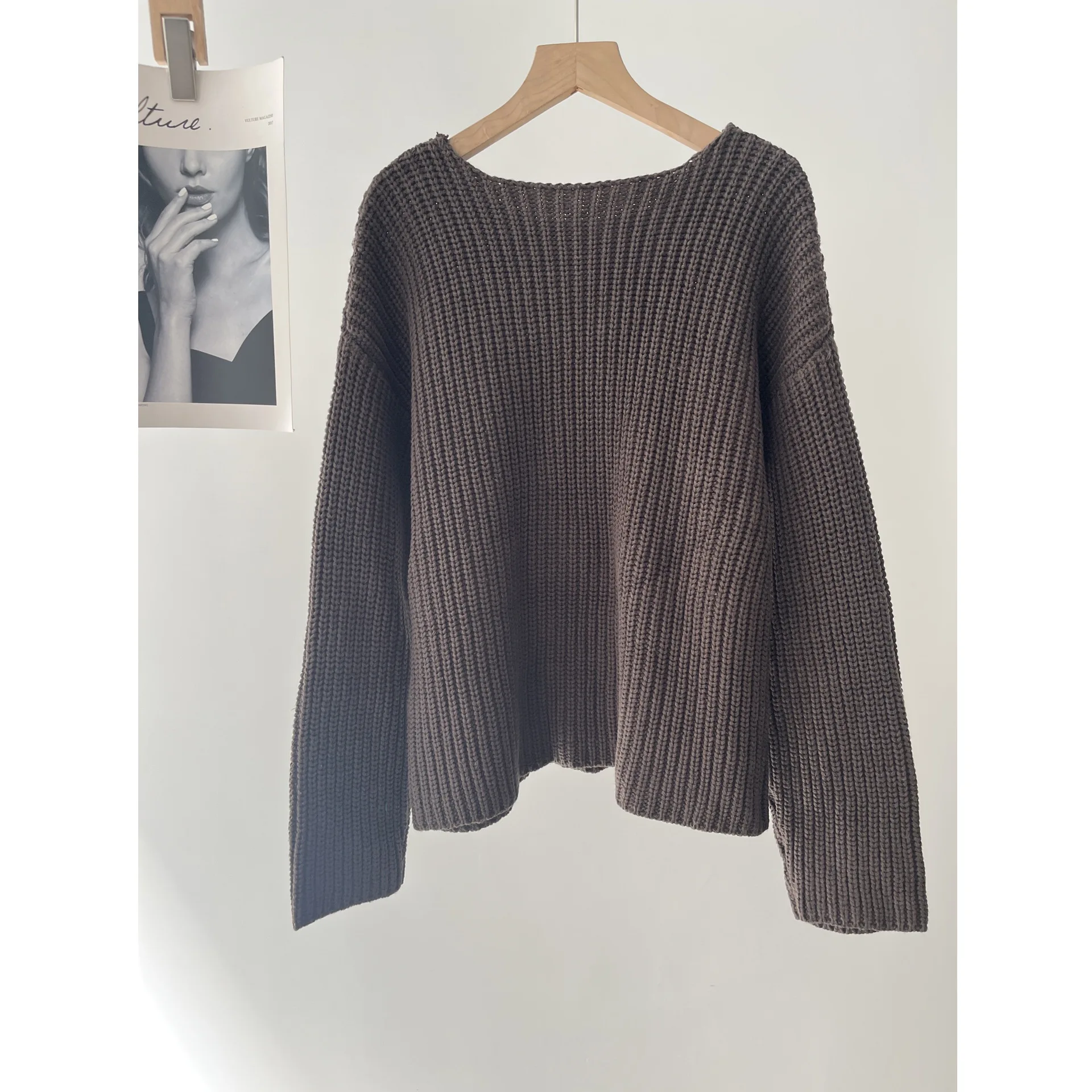 Women's casual lazy wind relaxation retro brown round neck long-sleeved knitted sweater 16A