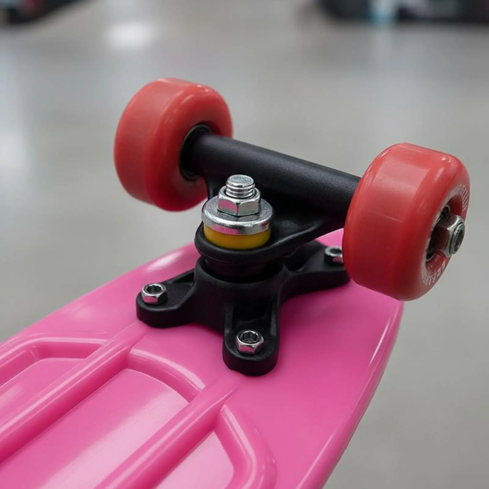 

17-дюймовая пластиковая доска для скейтбординга с нескользящей поверхностью, мини-доска для туризма, доска с одним киктейлом, прочная и устойчивая детская доска Tadpole