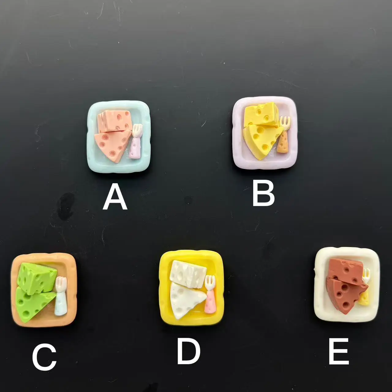 Cute simulation cheese dish refrigerator magnet can decorate the refrigerator or be used as a prop for building micro scenes
