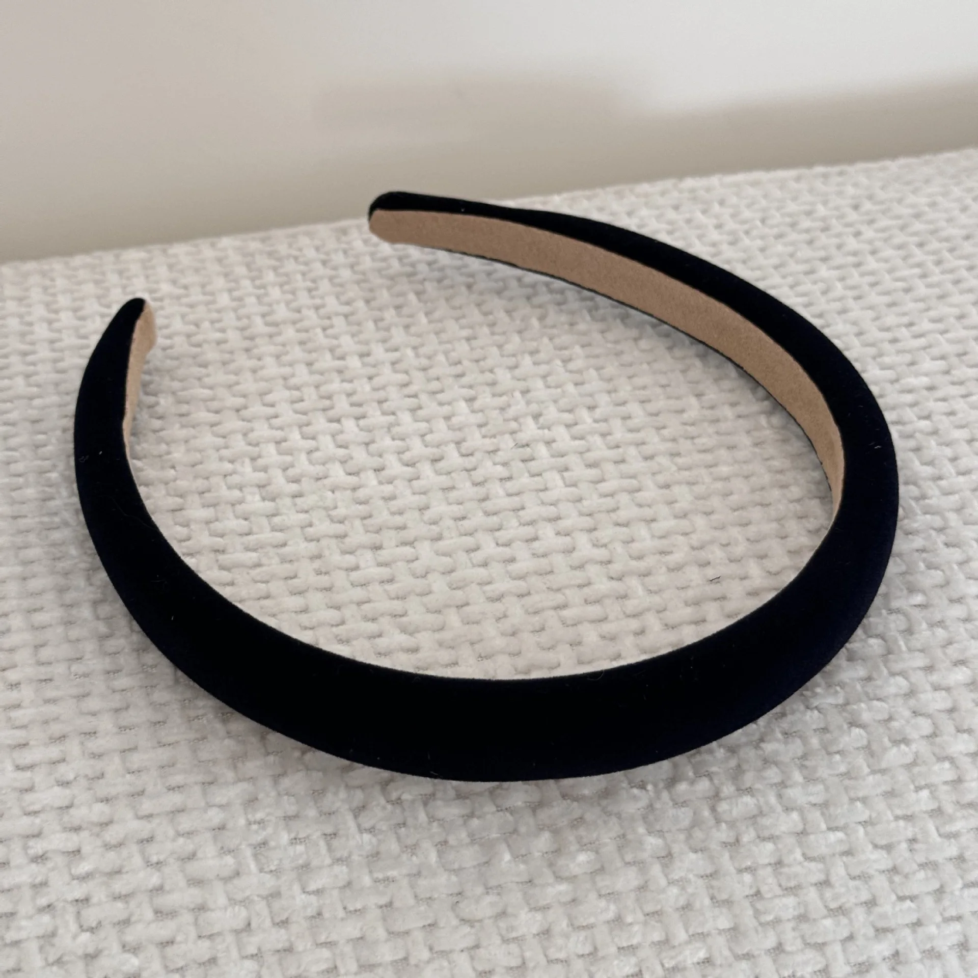Neue Damen-Stirnbänder aus Samt und Satin, schicke, einfarbige, dünne Haarbänder, passend für verschiedene Anlässe, elegante Haarreifen, rutschfest, bequem, 1 Stück – Detail 14