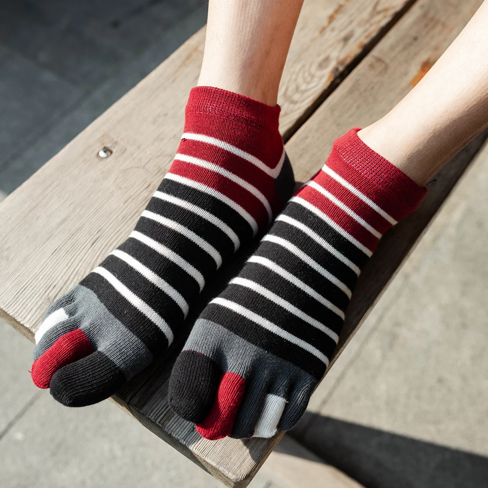 1 Pairs Man Toe Short Socks Fashions Patchwork Color Striped Breathable Cotton Five-Finger Socks Korean Harajuku Sports Socks