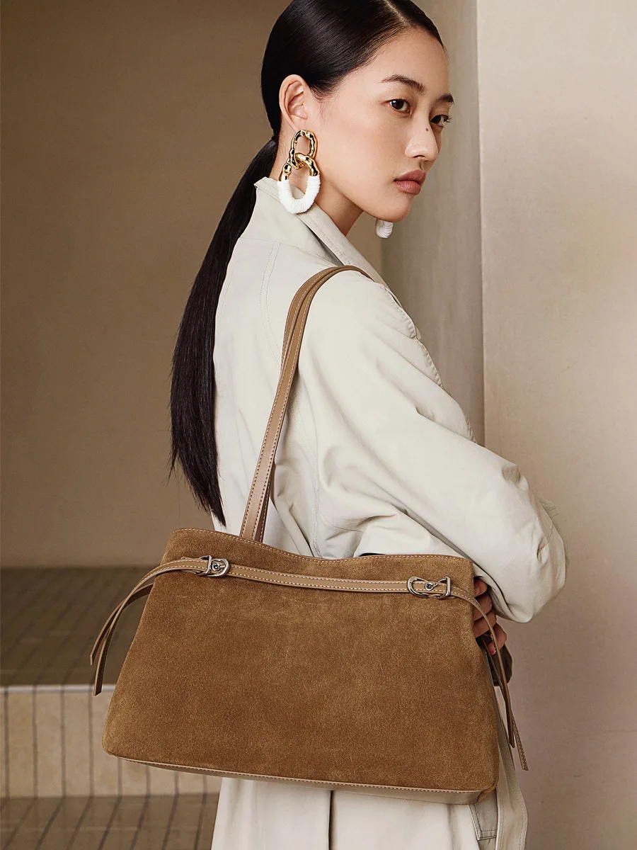 

Women's Large Capacity Suede Retro Crossbody Bag Frosted Cowhide Handbag for Commuting Versatile Autumn Winter Fashion Accessory