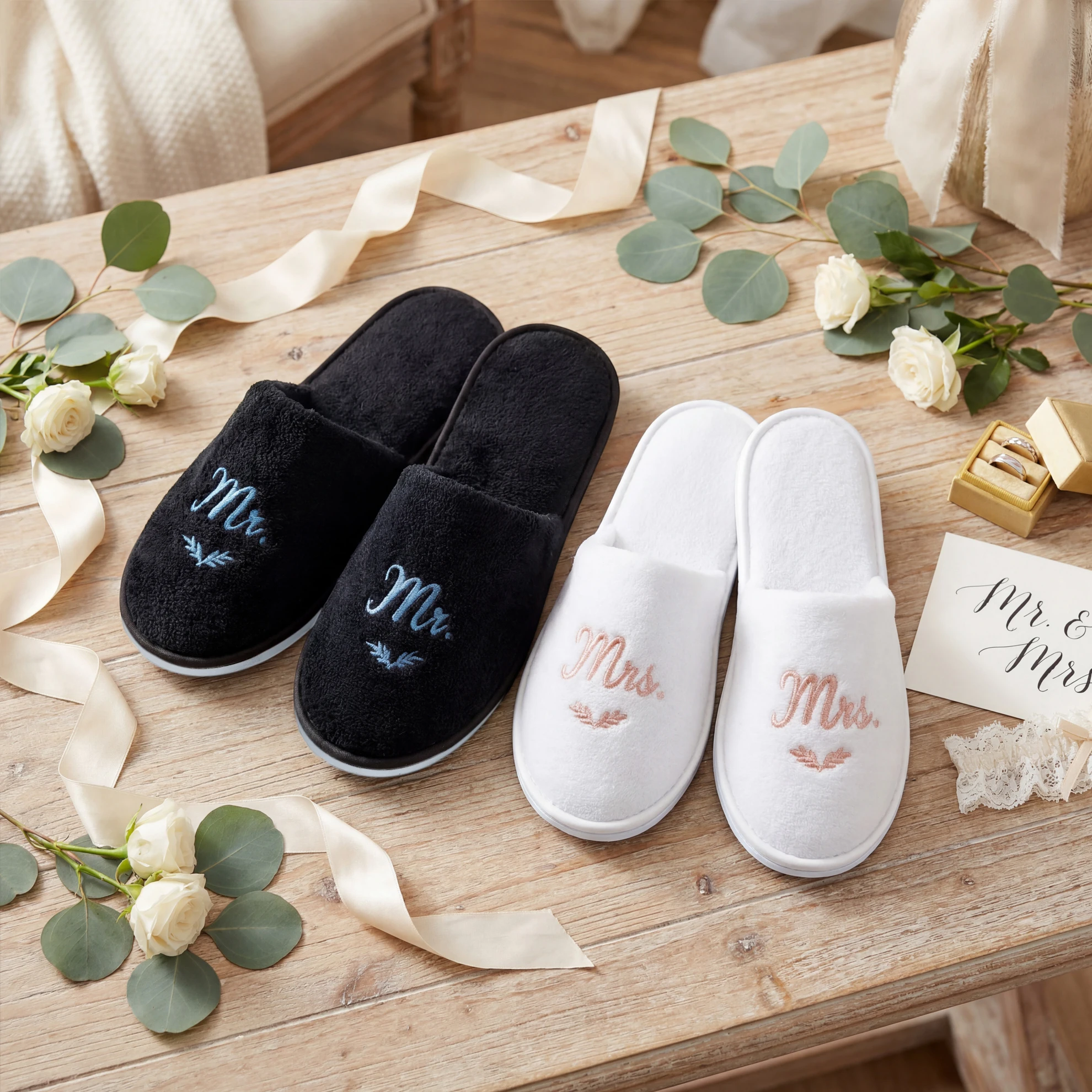 Mr & Mrs Embroidery Slippers With Close-toe, Set of 2, Suitable For Bachelorette Decorations, Wedding Day Footwear