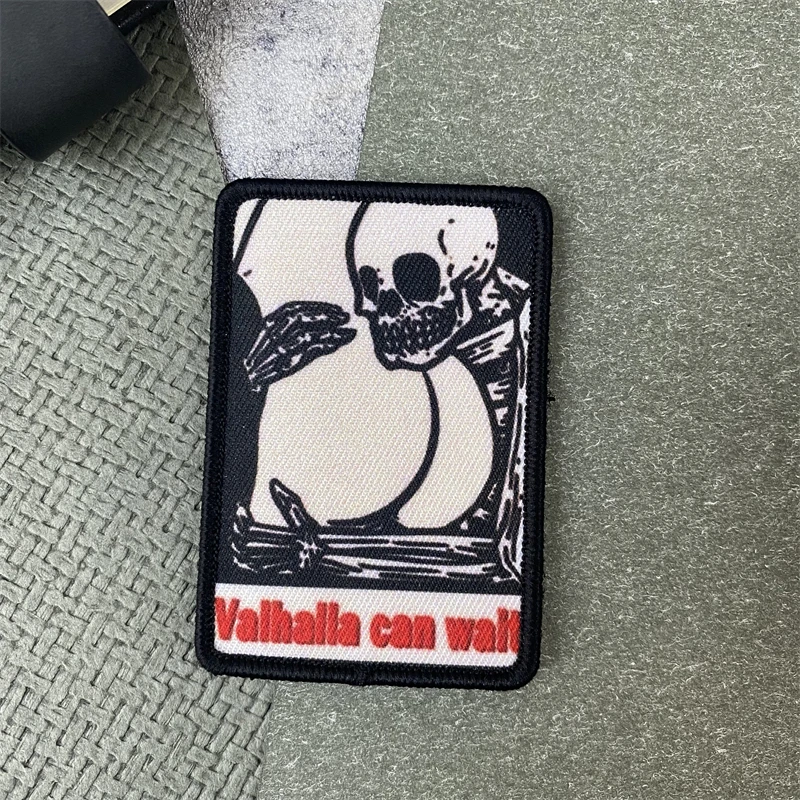 Valhalla يمكن أن ينتظر شارة المعنويات التكتيكية التصحيح الجمجمة عقد الفخذ شارة العسكرية هوك وحلقة الملابس على ظهره ملصقات
