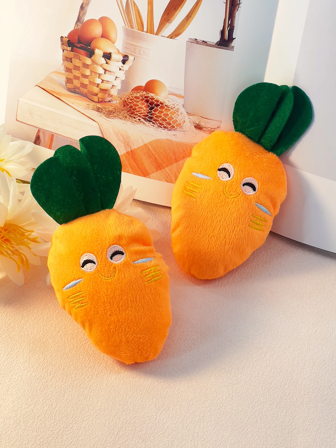 A cute little carrot shape simulation pet plush toys can be accompanied by sound play bite plush toys