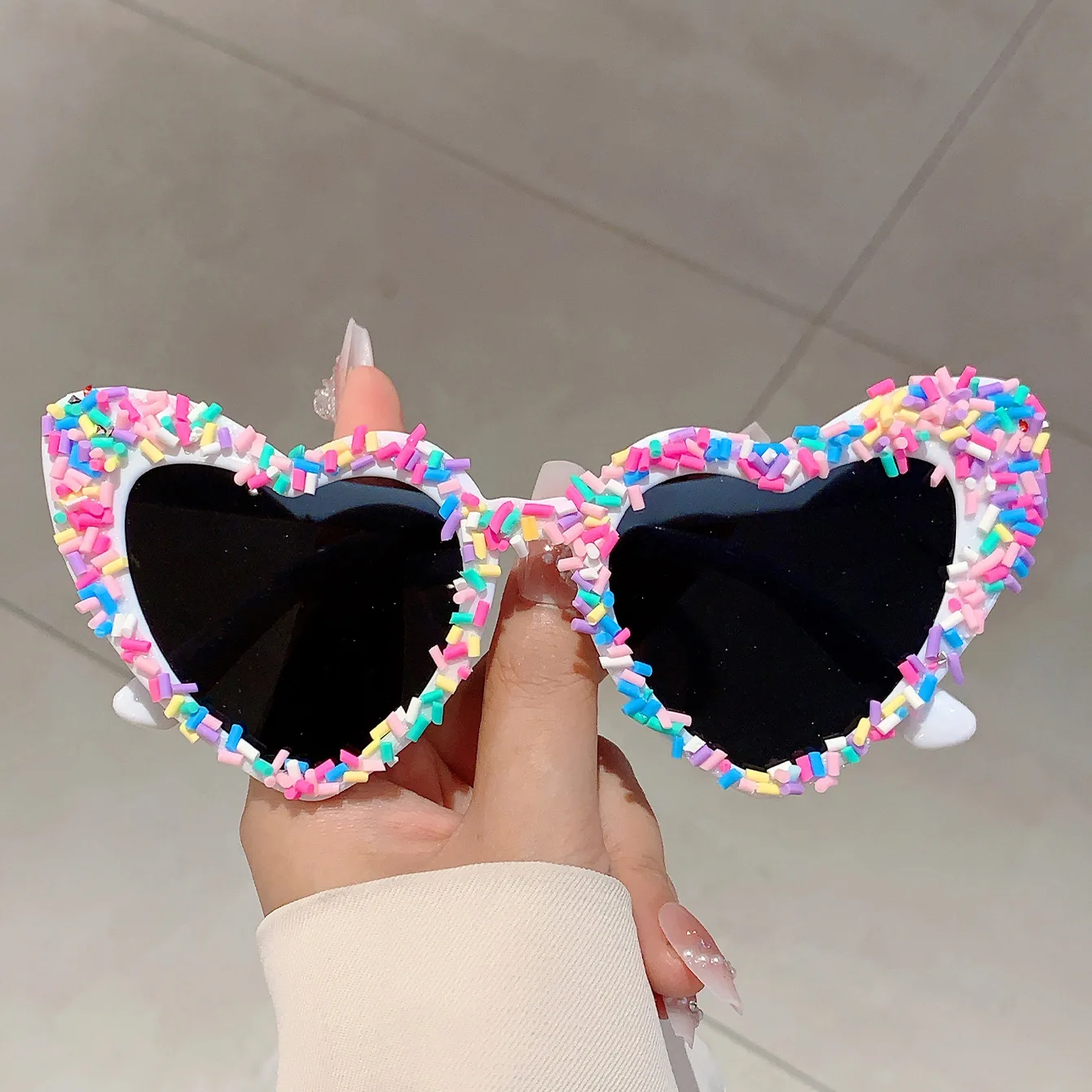 

2026 New Pearl Heart Sunglasses UV400 Anti-UV Letter Decor Party Wedding Beach Fashion Women's Shades