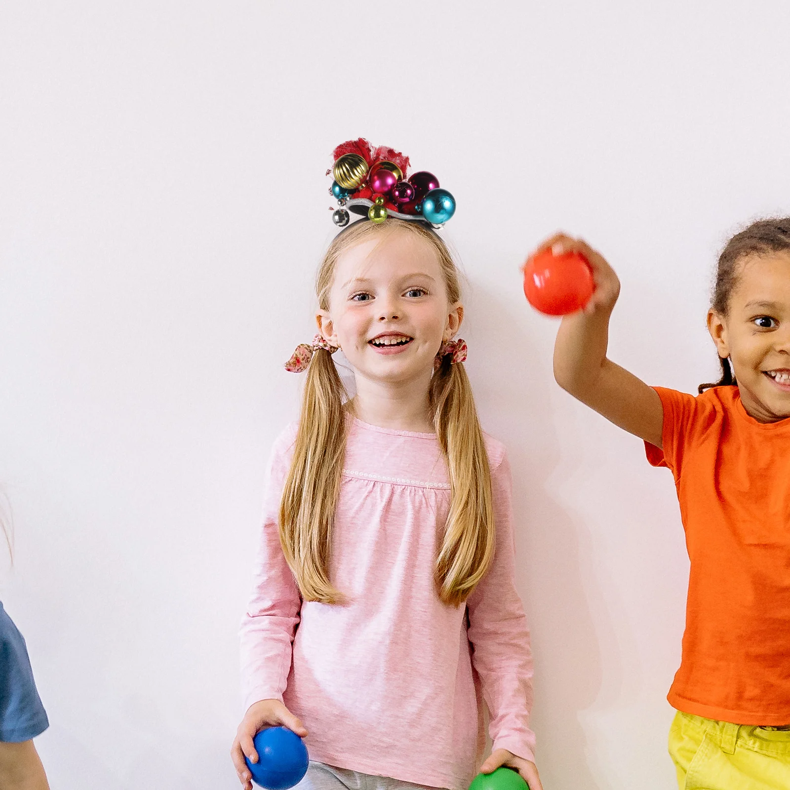 

2Pcs Cute Bell Design Hair Hoops Christmas Glowing Headbands Festive Party Decorations for Children Adults Holiday Fun