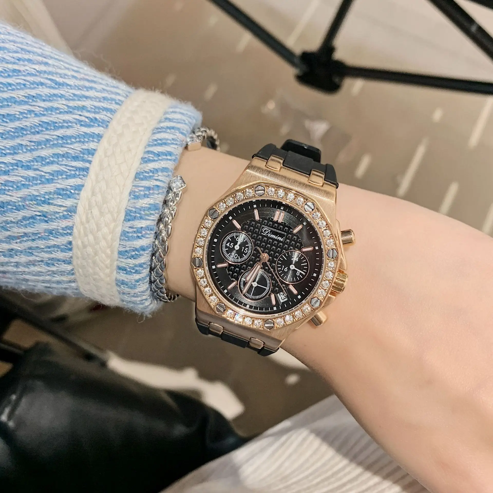 ساعات يد نسائية أنيقة، ساعات كوارتز أنيقة وبسيطة، إكسسوارات نسائية فاخرة وعالية الجودة.