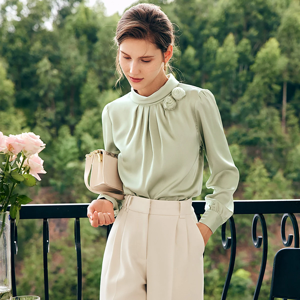 

OLrain French Light Green Chiffon Lace Shirt Women Autumn 2026 Mature Style Elegant Office Soft Blouse Tops Ladies O57QX65686