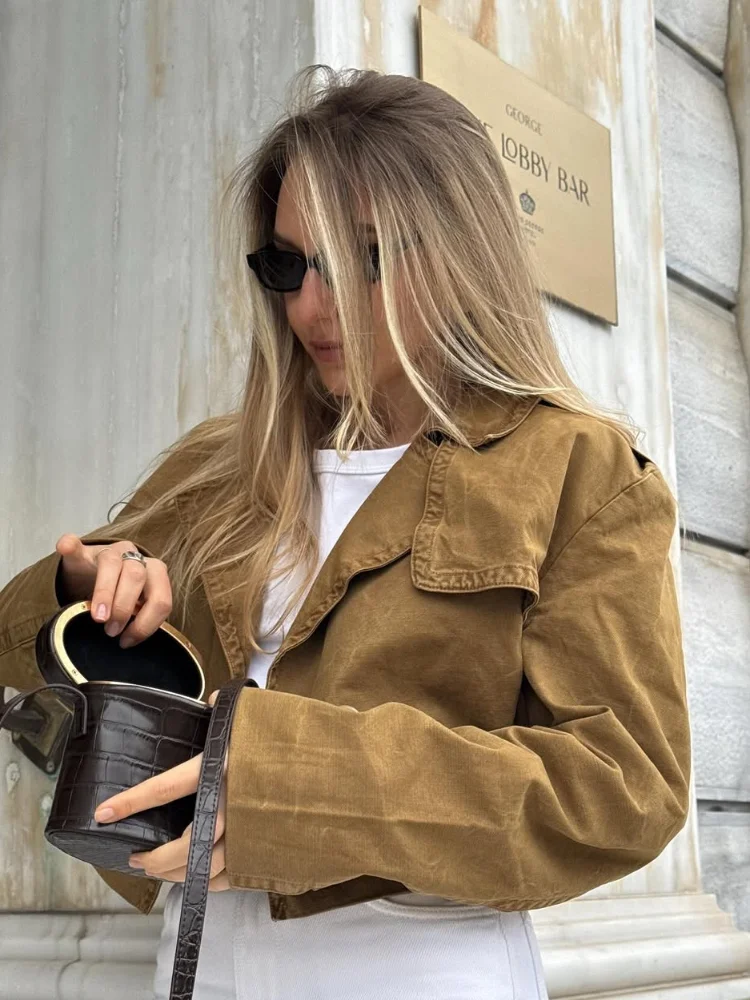 

Женская коричневая укороченная куртка с классическим воротником, длинными рукавами, на одной пуговице, с карманами, свободного кроя, короткая, 2026, женская верхняя одежда в стиле High Street