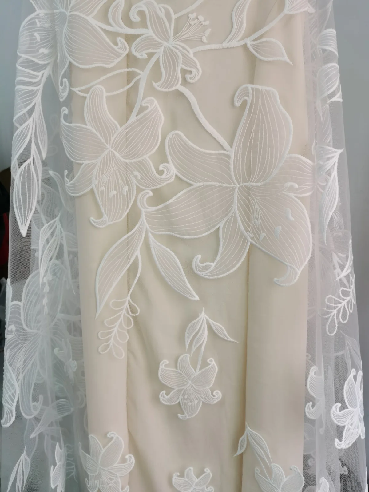 High Quality Embroidery Flower Lace Fabric Organza Laster Cutting Flower for Wedding Dress Fabric 2024 Sell by Yards