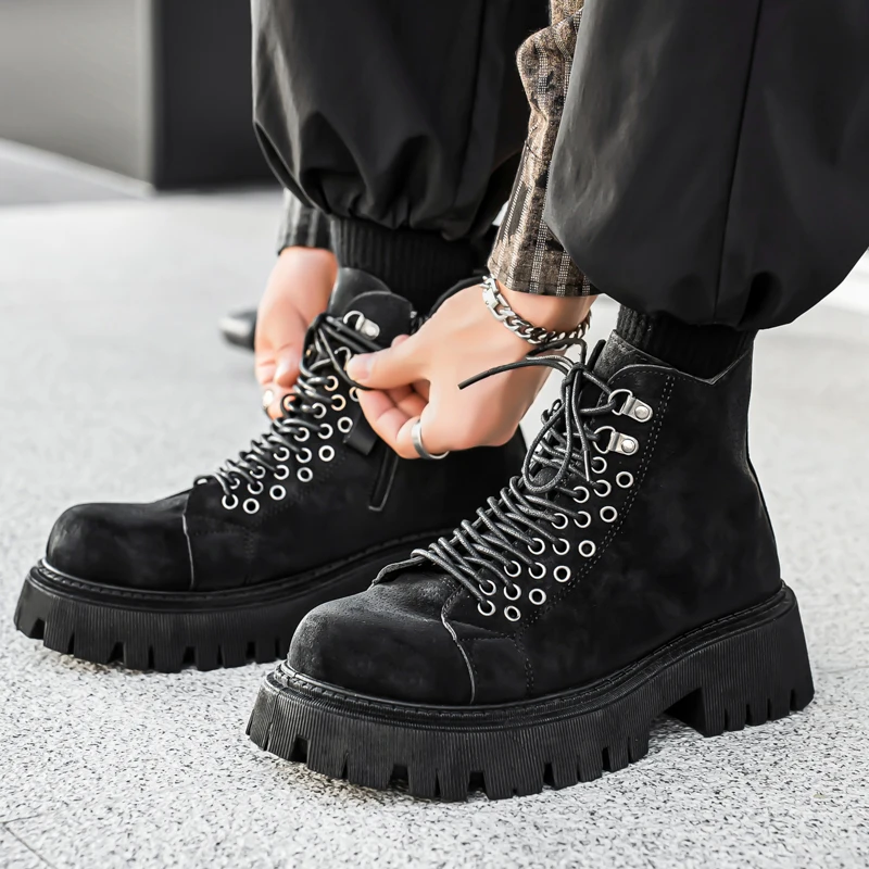 أحذية مصعد للرجال للخريف والشتاء بنعل سميك، أحذية لراكبي الدراجات النارية على الطراز البريطاني، أحذية عمل عصرية مقاومة للانزلاق في الهواء الطلق