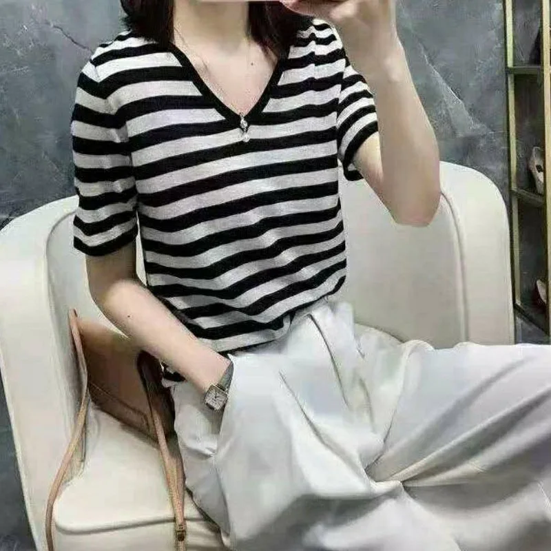 Women\'s Clothing Casual Comfortable Striped V-Neck T-shirt Summer Fashion All-match Simplicity Short Sleeve Tops for Female