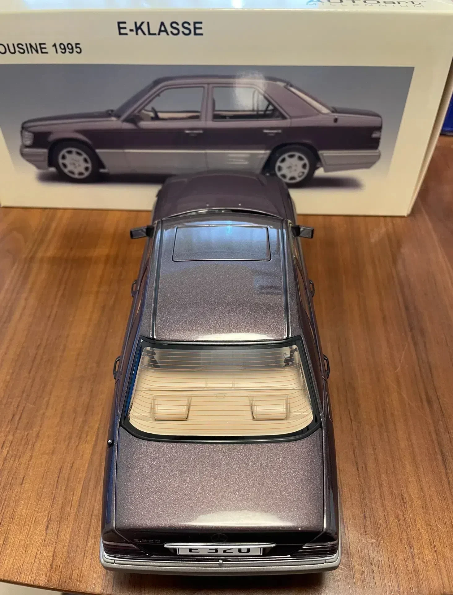 Autoart 1:18 E320 W124 1995 Silver/Purple Simulation Limited Edition All Open Alloy Metal Static Car Model Toy Gift