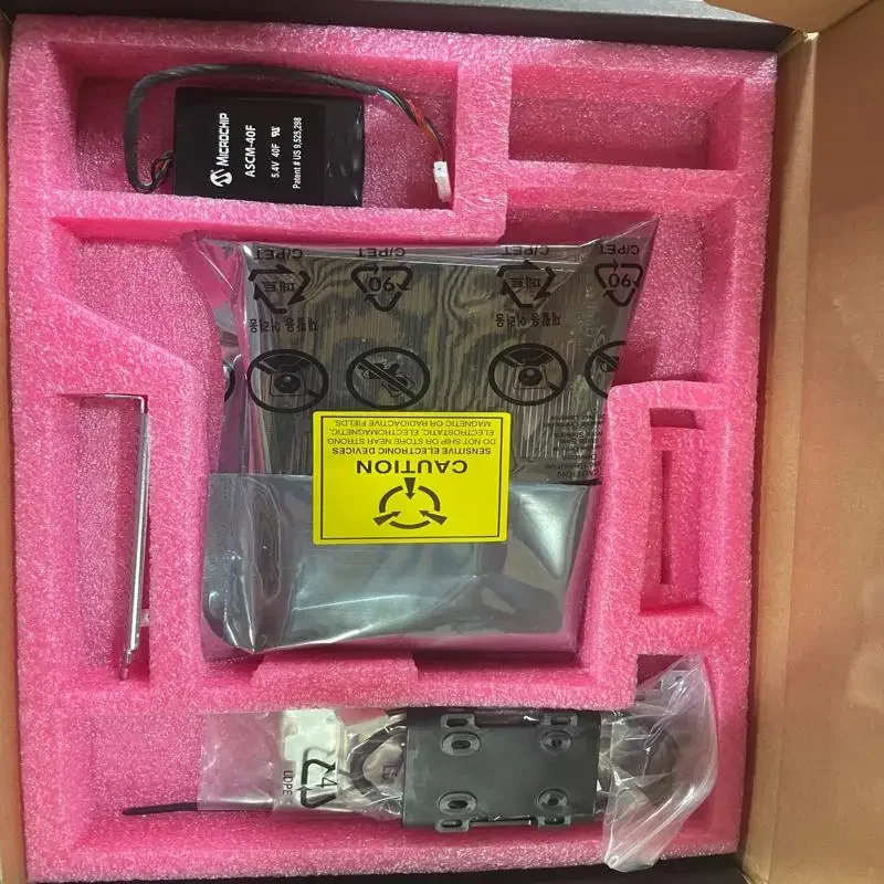 

New arrival box package Microchip 3258-32i 8g cache 4 8654 x8 support 8 u.2 pcie 4.0 16x SAS24g