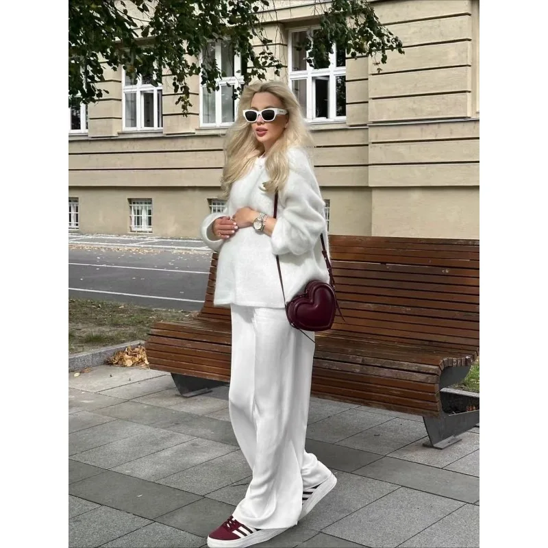 Arlene heart-shaped 3D crossbody bag, solid color leather shoulder bag, a stylish must-have for ladies on the go