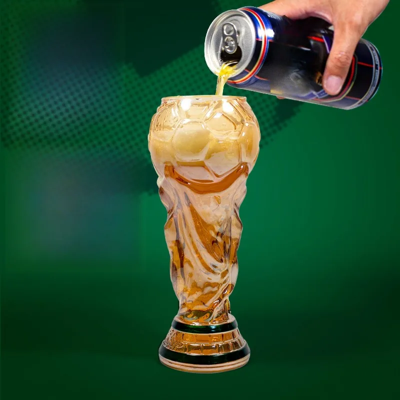 

Пивные стаканы с футбольной тематикой, стаканы для напитков для фанатских вечеринок, декоративные стаканы для напитков в виде футбольного мяча, 2 упаковки.