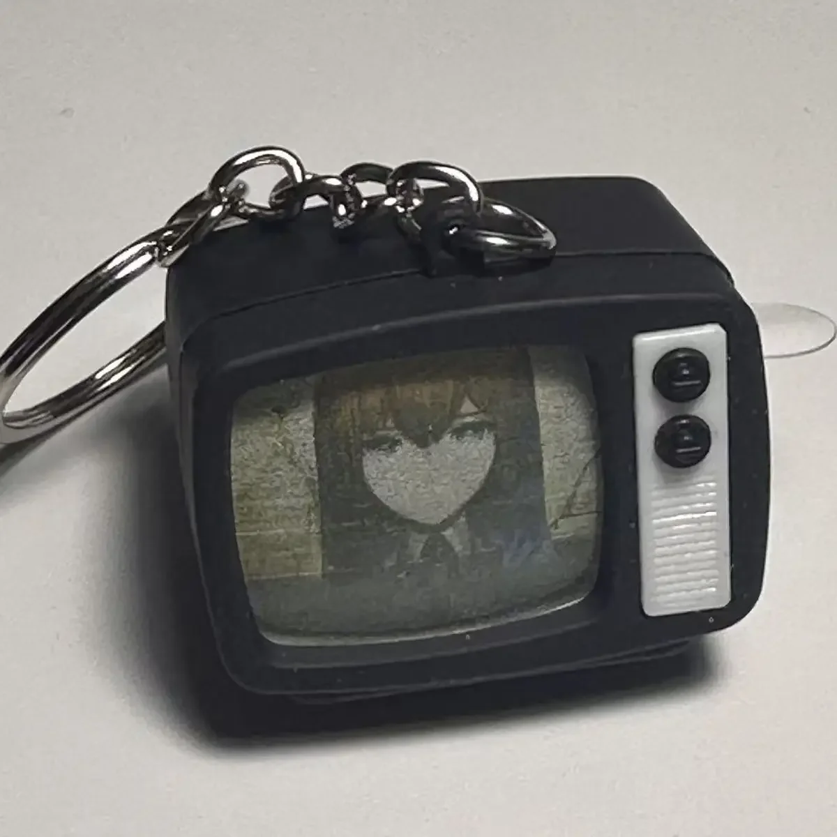 Steins Gate Kurisu Makise Small Tv Can Shine Hang Buckle Sound Keychain Pendant Simulation TV Pendant Bag Pendant