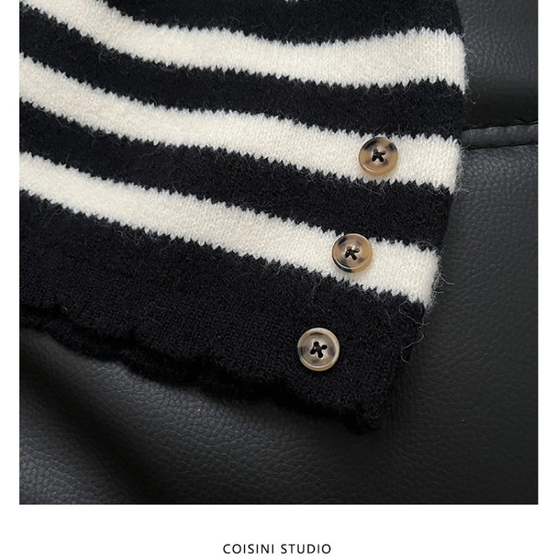 Japanische Herbst- und Wintermütze mit gestreiftem Farbblock-Design und Knöpfen, warme Outdoor-Mode-Kuppelmütze für Damen – Detail 6