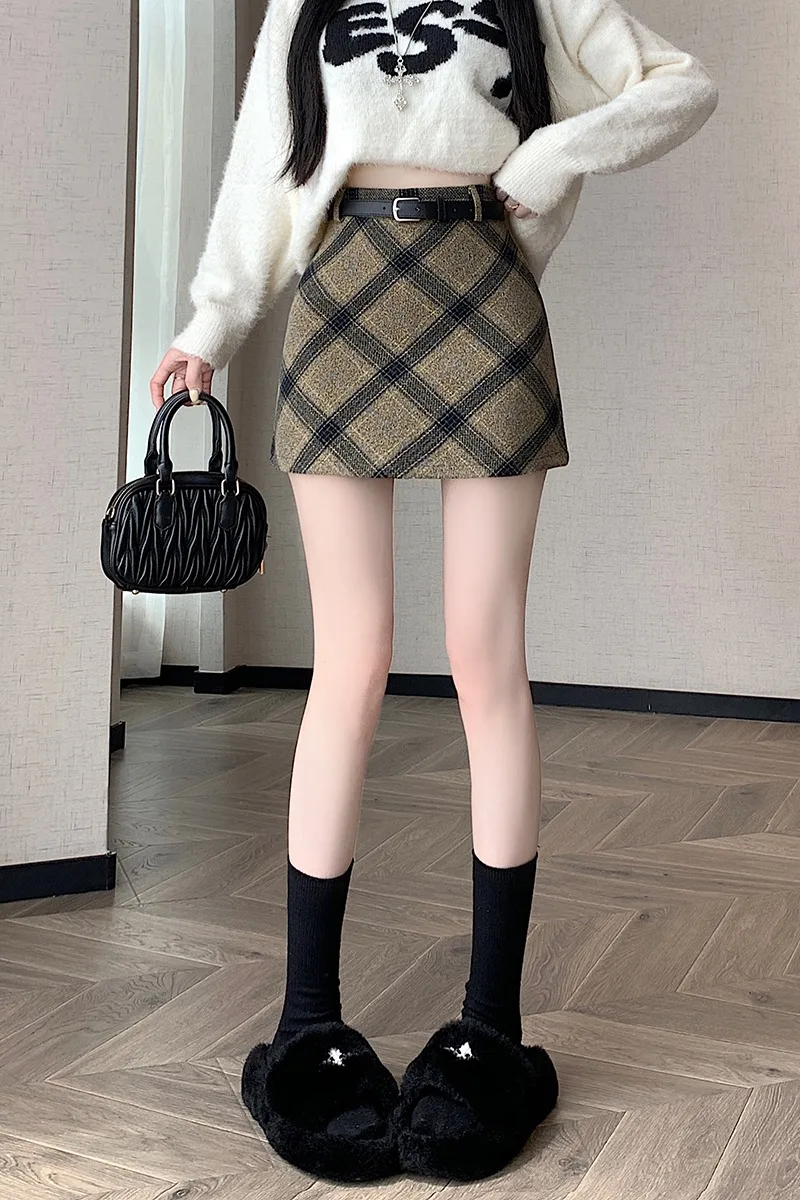 Womens High Waisted Plaid Skirt Autumn Winter New Style College Style Small Figure Plaid Hip Hugging A Line Woolen Short Skirt