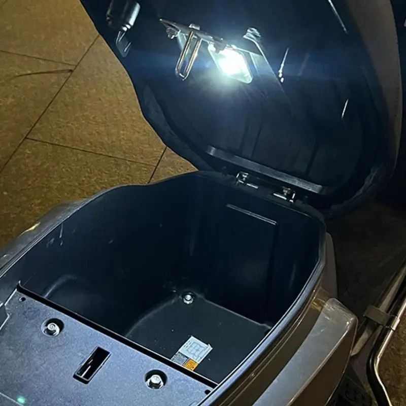 M76E Upgrades berührungslose automatische Motorrad-Gepäckleuchte. Starkes PC-ABS-Material, funktioniert mit den meisten – Detail 5