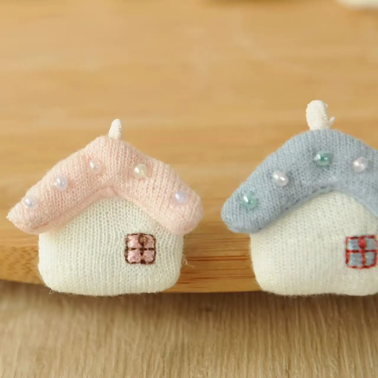 Premium Fabric Brooch House Shape Pink Blue Gradient Cute Forest Girl Accessory for Daily Clothing Decoration