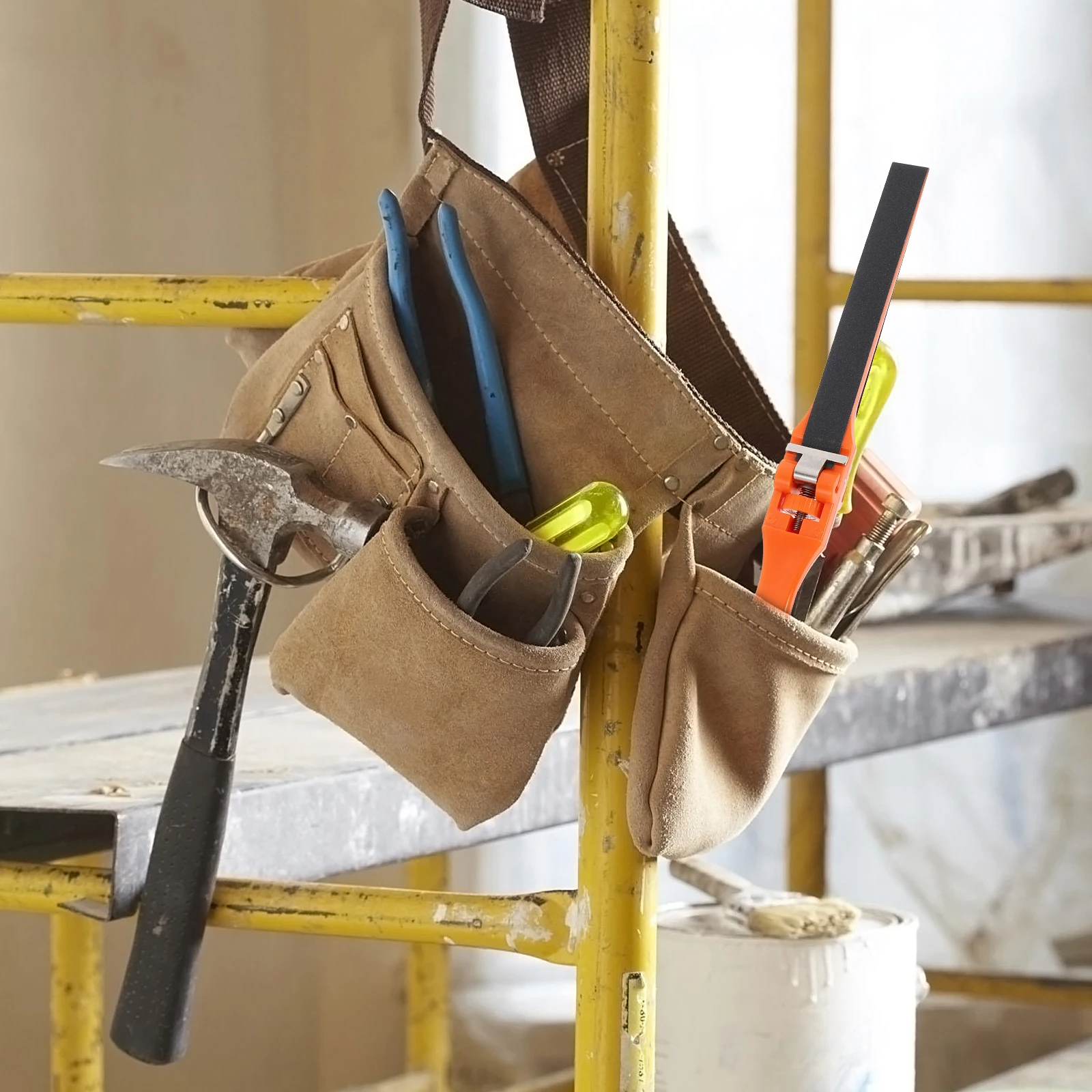 

1Pc Lightweight Manual Sandpaper Clamp Adjustable Tightness for 17mm Sandpaper Oxide Layer Removal