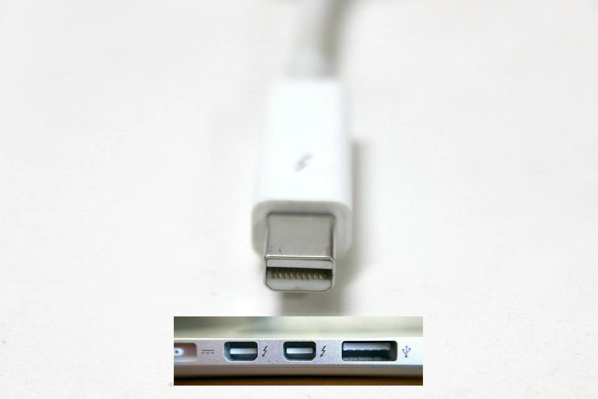 USED Thunderbolt 2 to Gigabit Ethernet Adapter For Mac Computers Equipped With Thunderbolt Port