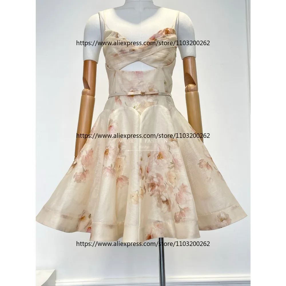 베이지 플로럴 프린트 민소매 백리스 컷아웃 미니 드레스 2025 고품질