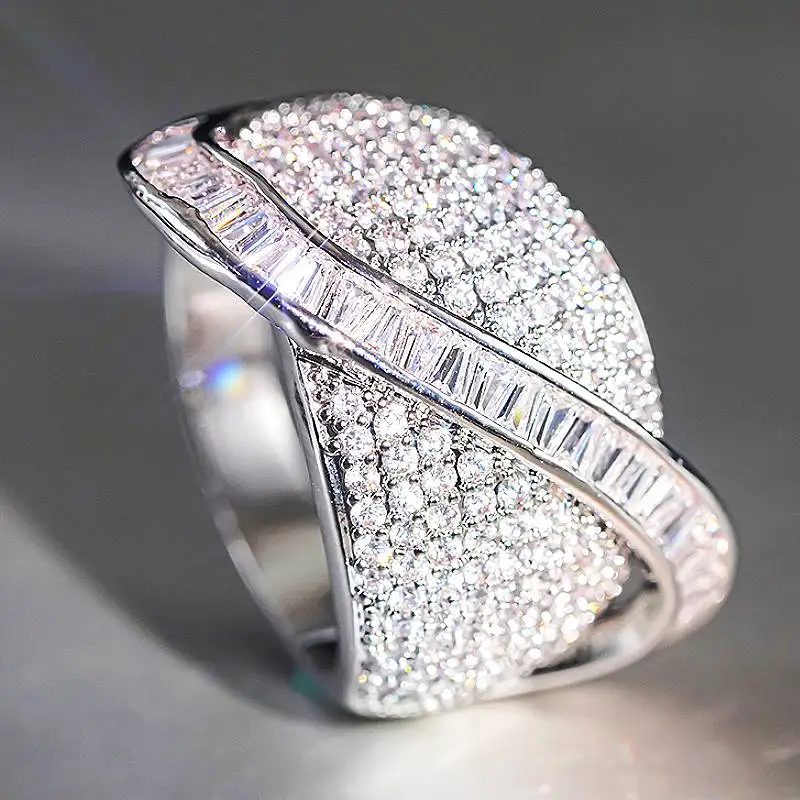 Huitan Funkelnder Damenring, luxuriöse Accessoires, eingelegte, glänzende CZ, trendige Party, Verlobung, Urlaub, Hochzeit, einzigartiges Design, Schmuck