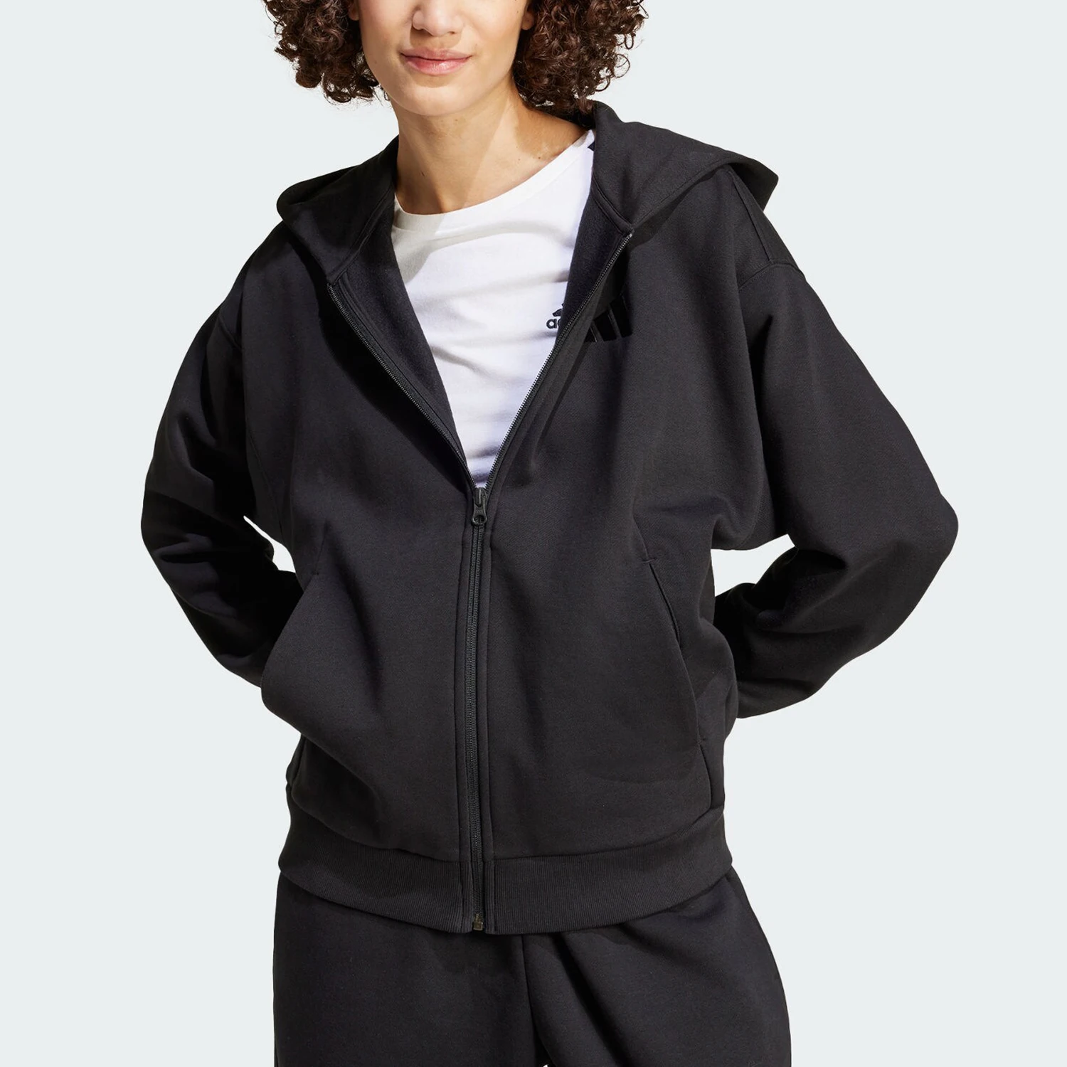 سترة أديداس النسائية الجديدة ذات القلنسوة للاستخدام الخارجي IX3809 #2