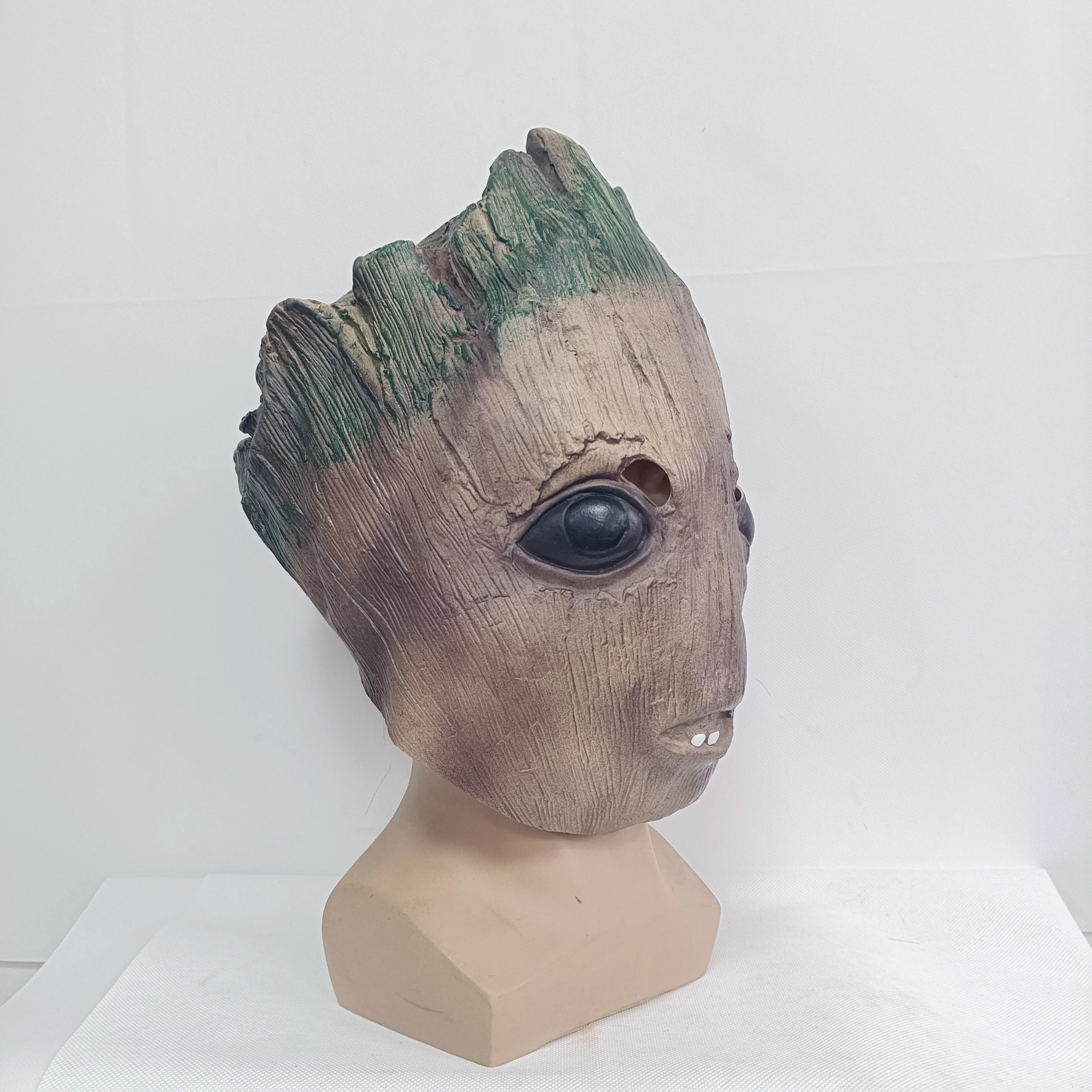 

Plant movie big eyed tree mask Halloween novel and cute headwear mask Carnival party resin man role-playing props