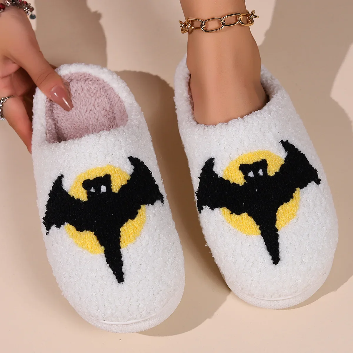 2024 Halloween Embroidery Bat Pattern Plush Home Platform Cozy Fur Slippers Cute Warm Non-Slip Indoor Slippers for Men Women