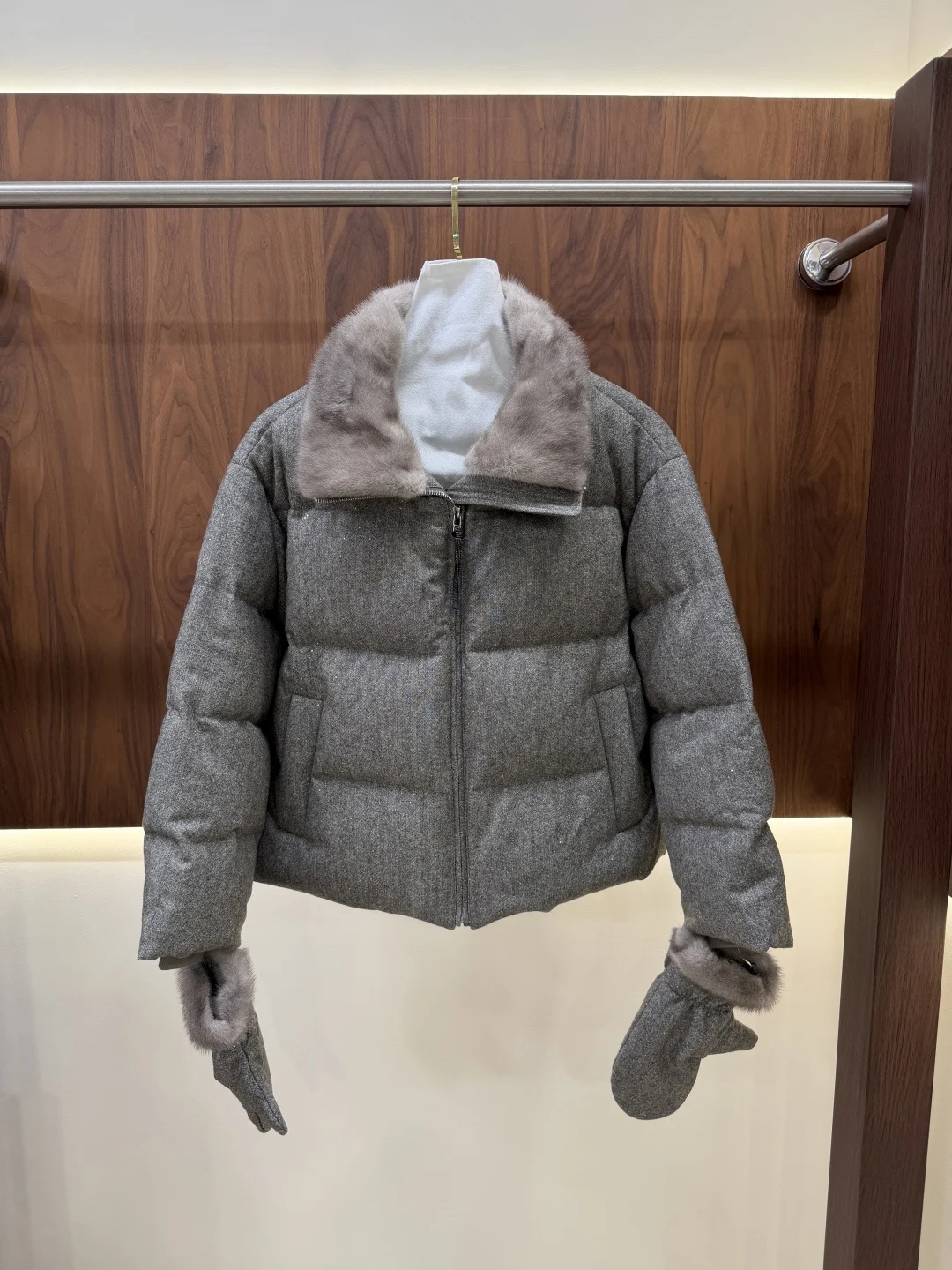 New Autumn/Winter High-Quality Goose Down Coat For Women – Sequin Fabric, Mink Fur Collar, And Matching Gloves