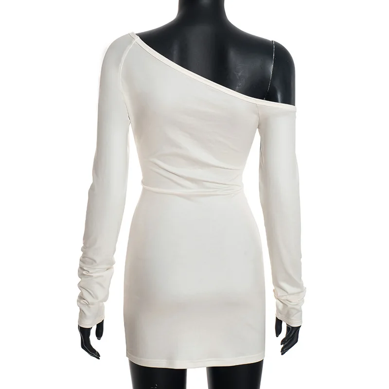 ชุดเดรสสั้นพิมพ์ลายตัวอักษรสำหรับผู้หญิง สไตล์เซ็กซี่ แขนยาว ไหล่เดียว เหมาะสำหรับงานปาร์ตี้ คลับ  ชุดรัดรูป  แฟชั่นสตรีทแวร์  สำหรับฤดูใบไม้ร่วงและฤดูหนาว