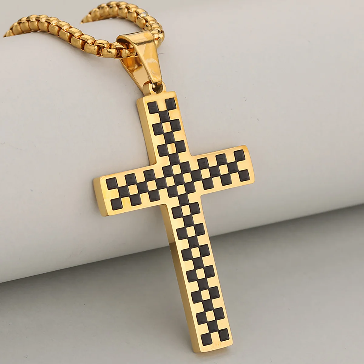 

Niche Personalized Prayer Light Luxury Advanced Checkerboard Plaid Cross Stainless Steel Pendant