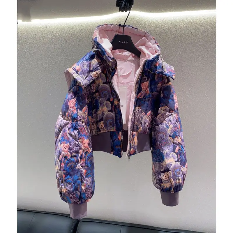 Chaqueta corta de plumón con capucha y solapa con estampado de oso, edición coreana, tendencia individual, ultracorta, invierno, 2024